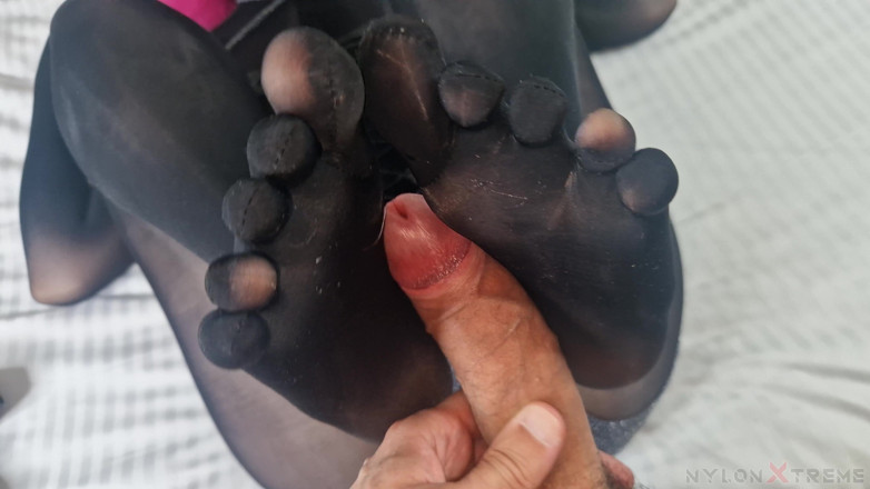 Nylon Xtreme: POV Elena Clark Melancap Nilon Kelabu Dan Hitam