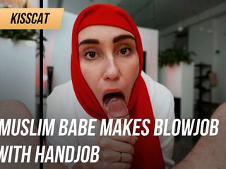 Kisscat: La ragazza musulmana fa un pompino con una sega