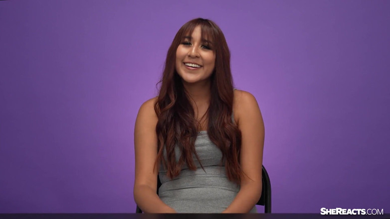 SheReacts: Размер имеет значение! River Lynn и Vanessa Vox реагируют на мастурбирует мужик