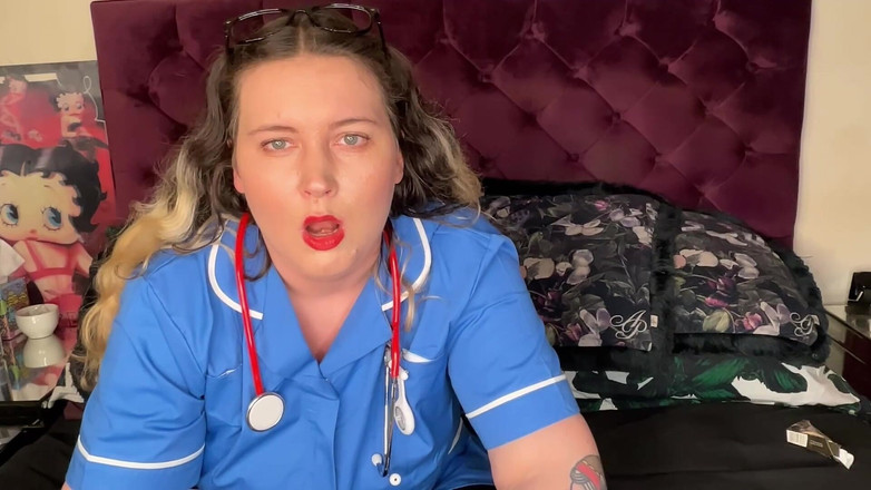 MissFFW: L'infermiera che fuma ha un tosse tosse