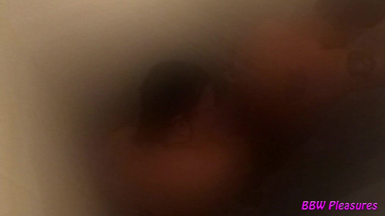 BBW Pleasures: Exibicionista grandona, casal toma banho