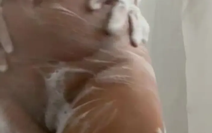 BearandBeautie: Shower Time with Superhead