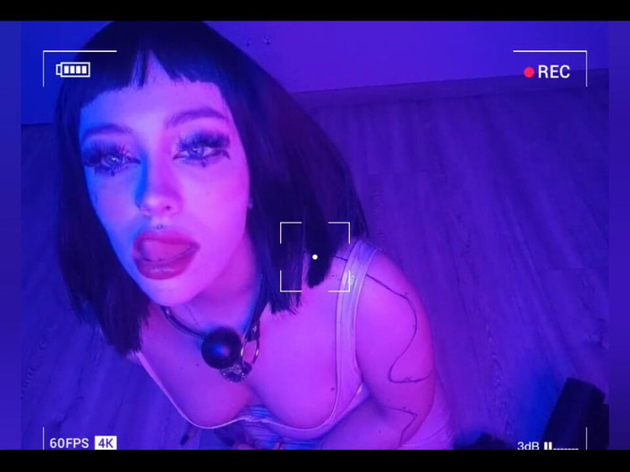 Peachgardens: Dans cette chambre néon, nous sommes les seuls à