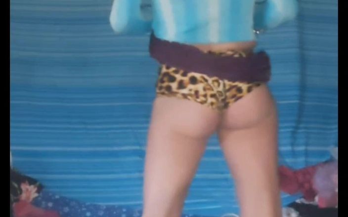 Lizzaali: Retas och tar av min omslagskjol och tigershorts