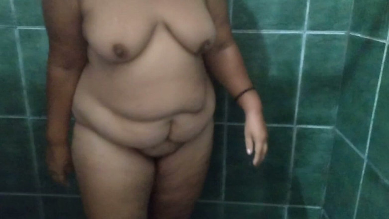 I Find My Stepmother’s Big Ass BBW Bathing