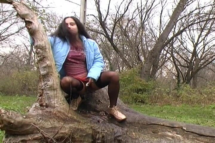 Porno kino: German Teen Pee and Cum in the Solo Forest Session