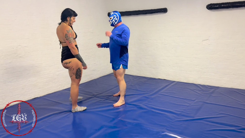 She Wrestle: Beat Down &amp; Lift and Carry