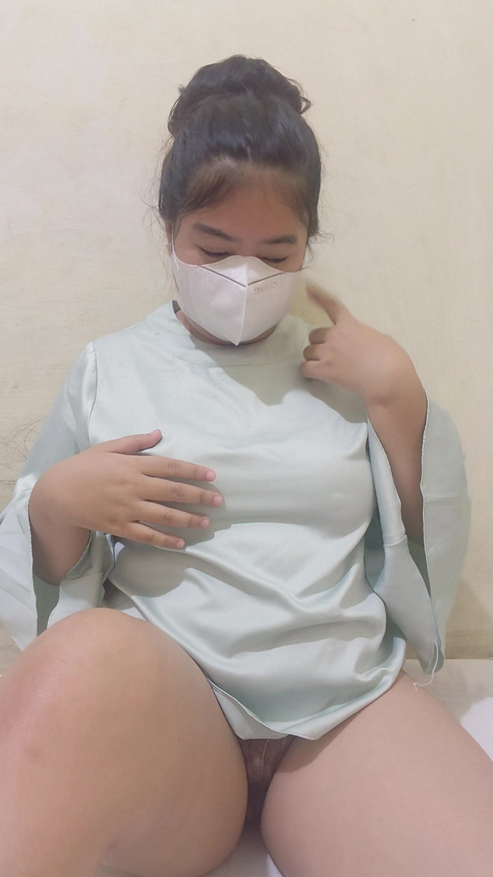 Vaginabig88: The Teenage Girl Itched While Playing with Her Until She...