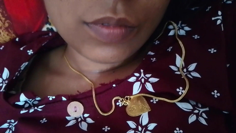 Skydreem1104: La esposa tamil estimula el pene de su marido con...