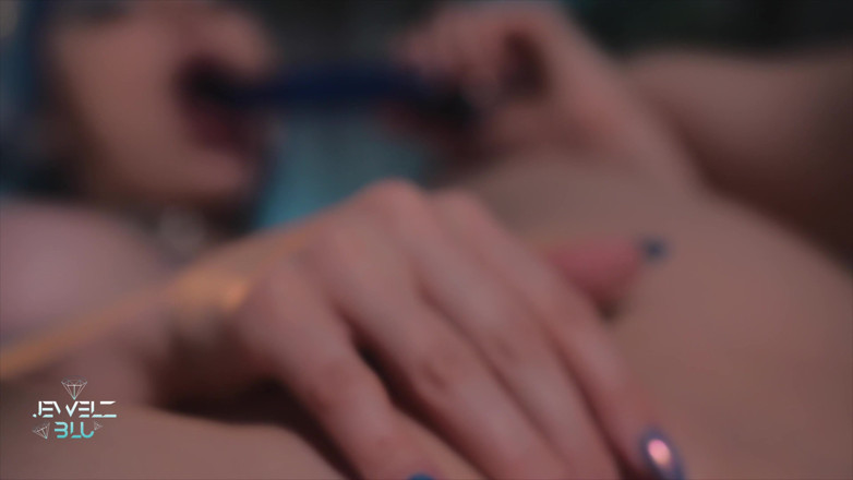 Jewelz Blu: Lädt Dich ein