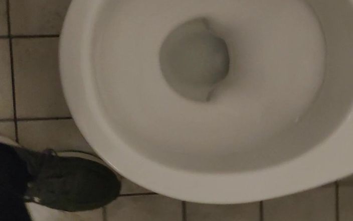 Bayer911: Pișare în pub