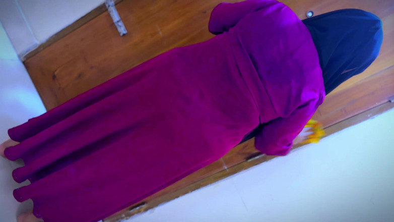 Aria Mia: Cameriera calda formosa egiziana con culo grosso bloccato sotto la...