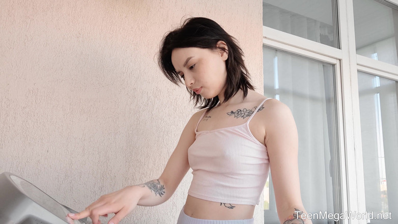 Teen Mega World: Sweetie को अकेले संतुष्टि मिलती है