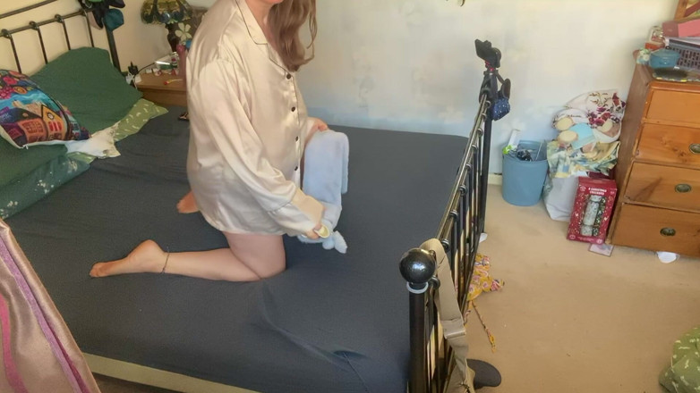 Frequentmasturbation: Builders Let Themselves in and Peep Through the Window While...