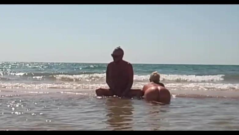 Crazyfamily 1970: Купаемся Голые