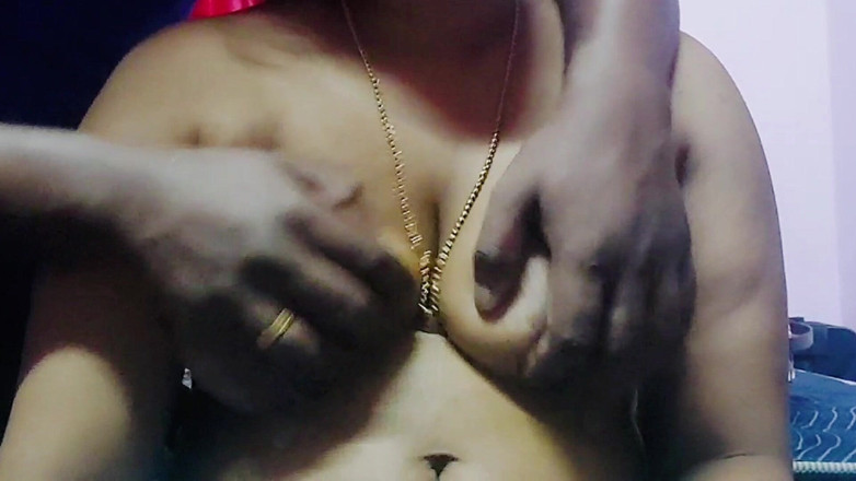 Desi Mohini: Große möpse, desi bhabhi mohini mit ihrem stiefsohn genossen