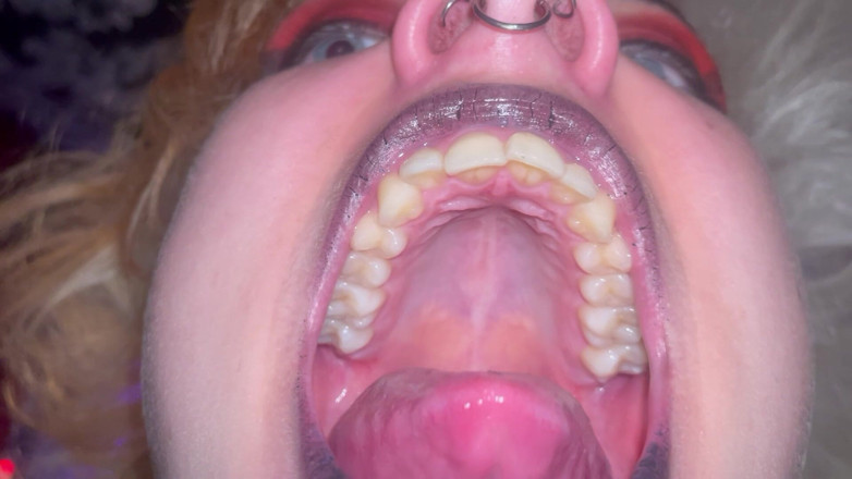 Glitterqueen1999: Tour della bocca Della ragazza gotica uvula tonsille denti lingua