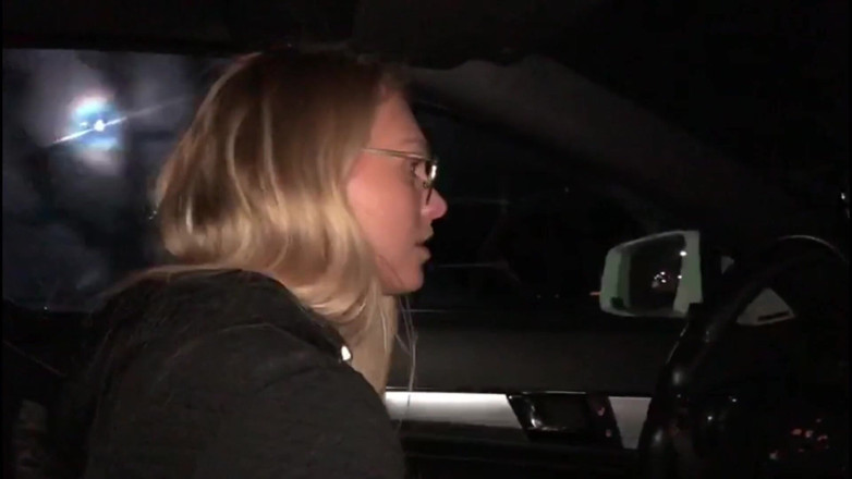 Siswet: I love to piss outdoor