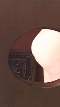 Extra kåt brunett knullar stor kuk gloryhole