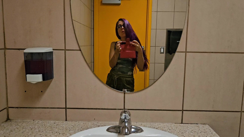 Nerdy_faery: Eres cachonda por verme orinar a Clayton