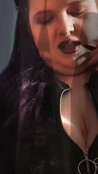 The Holographic Giantess