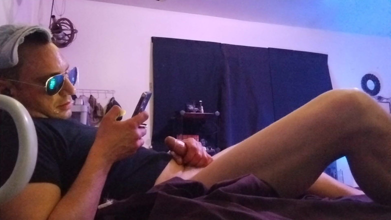 RoyToyBoi: Kamarád s velkým čůrákem kouří náklad