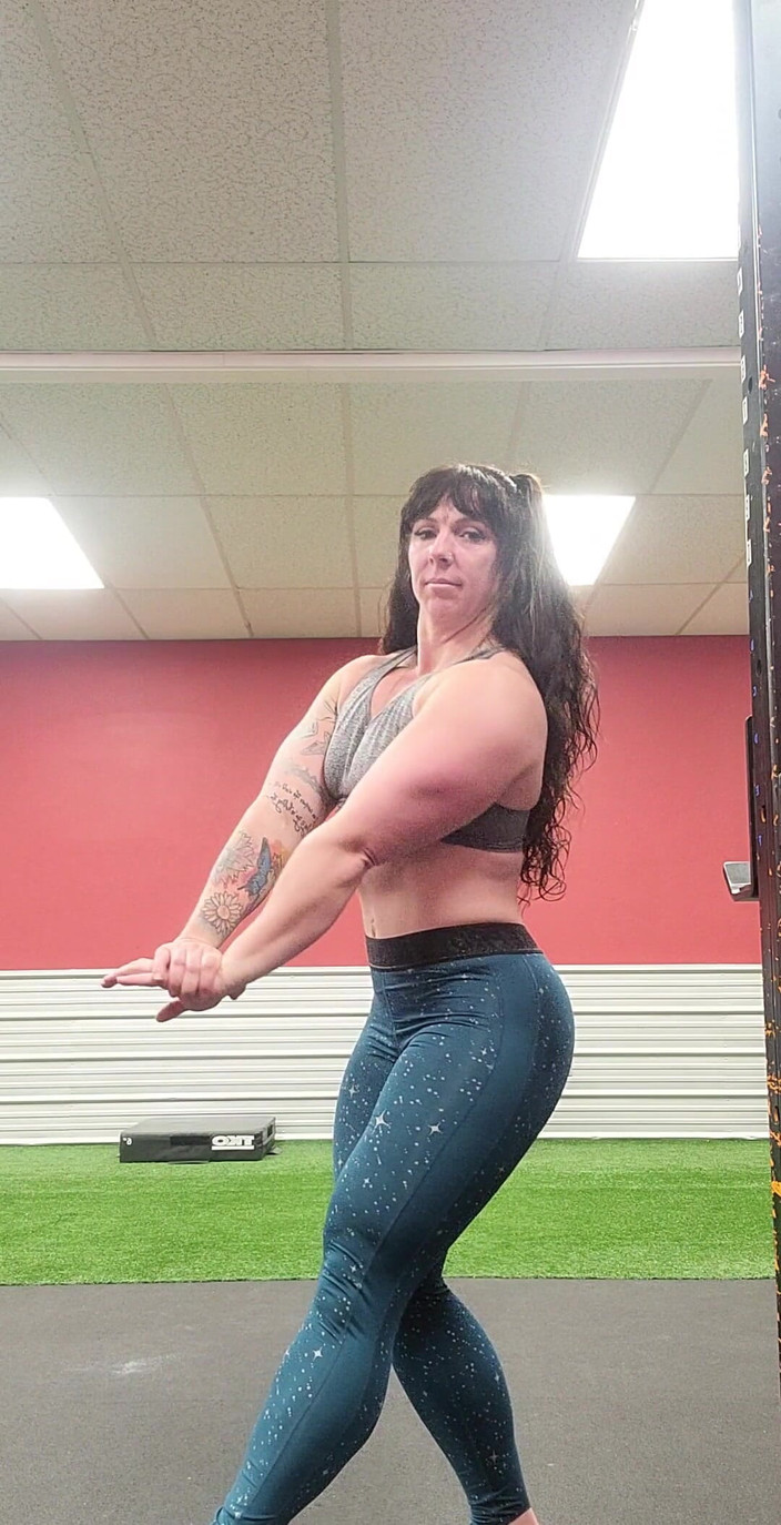 Ecko Belle: Siapa Yang Suka Mendengar Saya Grunting Semasa Saya Bergambar Otot...