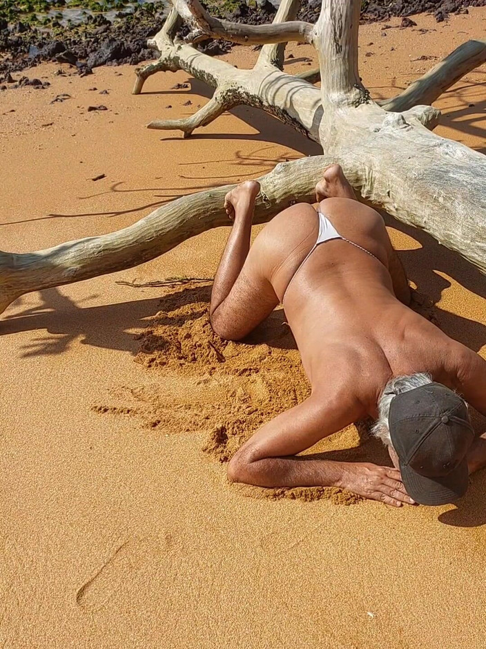 Ladysilvas: Ladysilva Crossdresser in Panties on the Beach