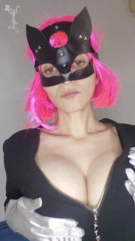 Beobachte Mein Leidenschaftliches Selbstbefriedigen Mit Einer Kitty-maske Und Großen Titten