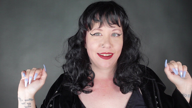 Deanna deadly: Une demi-sœur gothique te chatouille avec de longs doigts bleus...