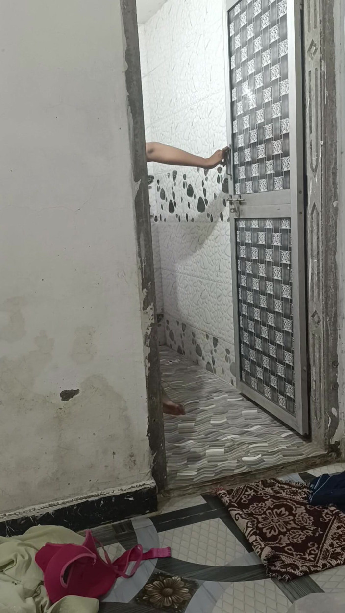 Bhabhi UP: Desi India Hot Bhabhi Washroom Mein to Chhod Do
