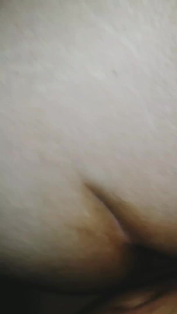 Horny wet couple: Grandota consigue clavada estilo perrito