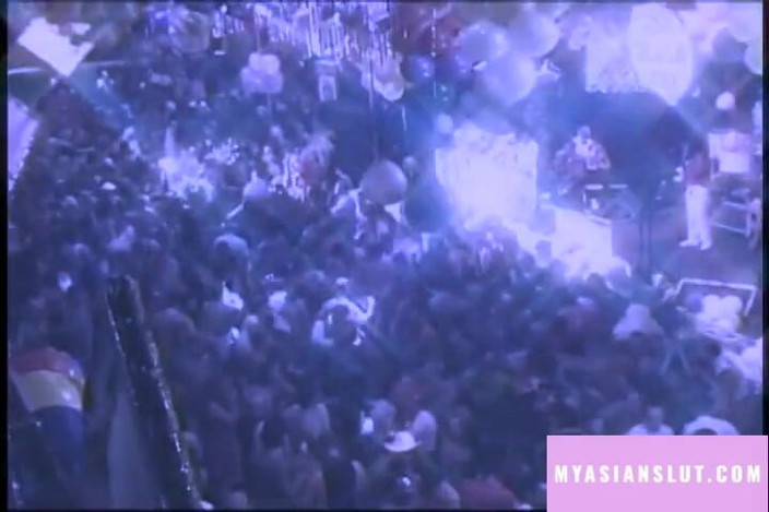 PurefilmsTv: uttejit eshiyaee kamsin jordaar land chusaee karti hai aur viry...