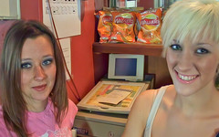Real Sex Pass: I baristi si sculacciano a vicenda come punizione per rubare