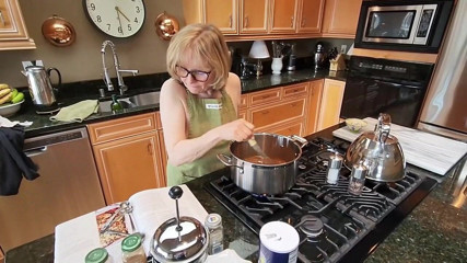 MarieRocks: Worlds sexiest GILF in her kitchen