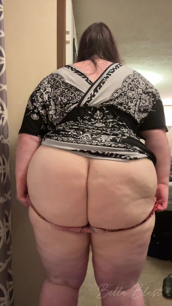 BellaBlast: Jiggling Belly Shakes and Bubbly Fart Blasts by Bella Blast