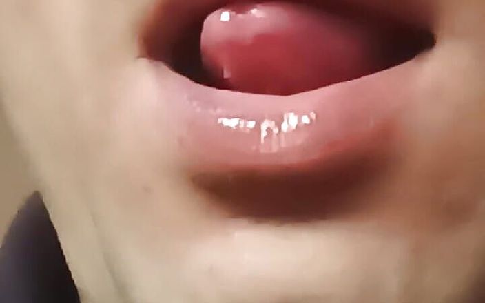 Gangbang straight: लाल क्रॉसड्रेसर होंठों की मालिश करने के लिए शुक्राणु कंडोम