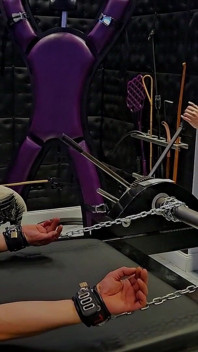 Sheela Sinner: Straf Door Te Kietelen Op De Rekbank