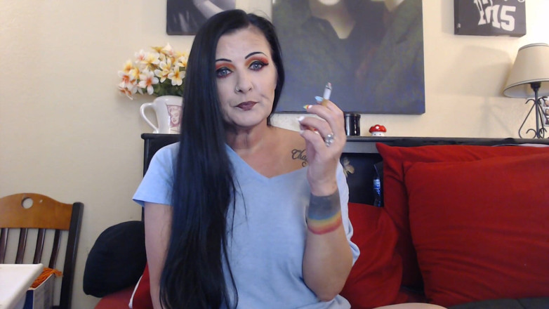 Abby Anna: Intimate smoking in bed