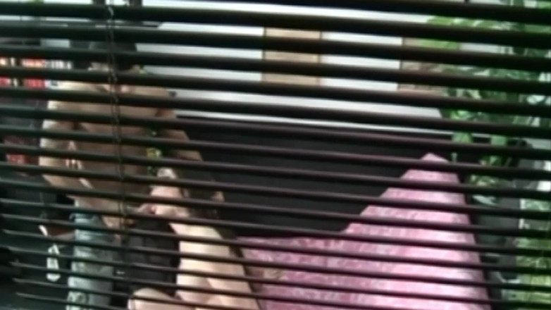 TGIRL ROOM: 아름다운 레오파드 프린트 속옷과 다리 사이에 좋은 자지가 Mulatto Boy에게 따먹히네