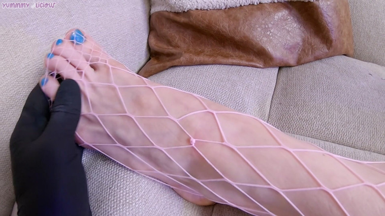 Yummmylicious: BDSM jalang merah jambu dikongkek dalam setiap lubang selepas temu...