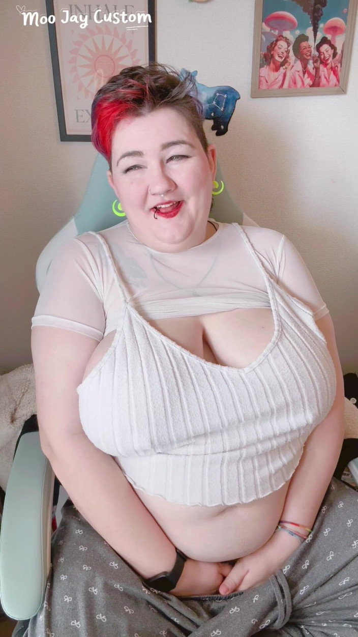 Moo Jay: Roleplay pov pamer toket raksasa saat kamu lagi asik main...