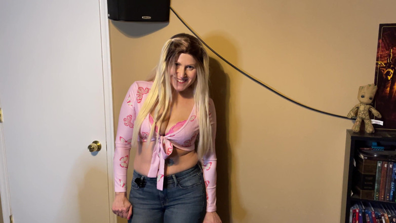 TabithaXXX: Stepmom gives blowjob reward after tough finals week