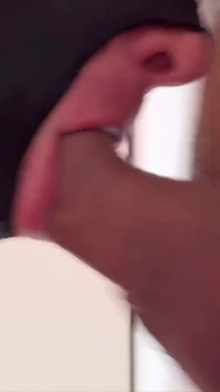 Zoufalý vdaný nevlastní otec stříká rychle a tvrdě do pusy u gloryhole
