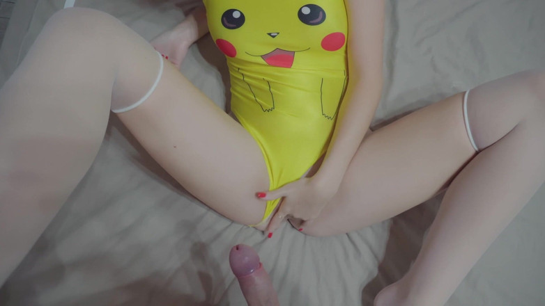 Tori Diamond: Pikachu Meisje Masturbeert Poesje