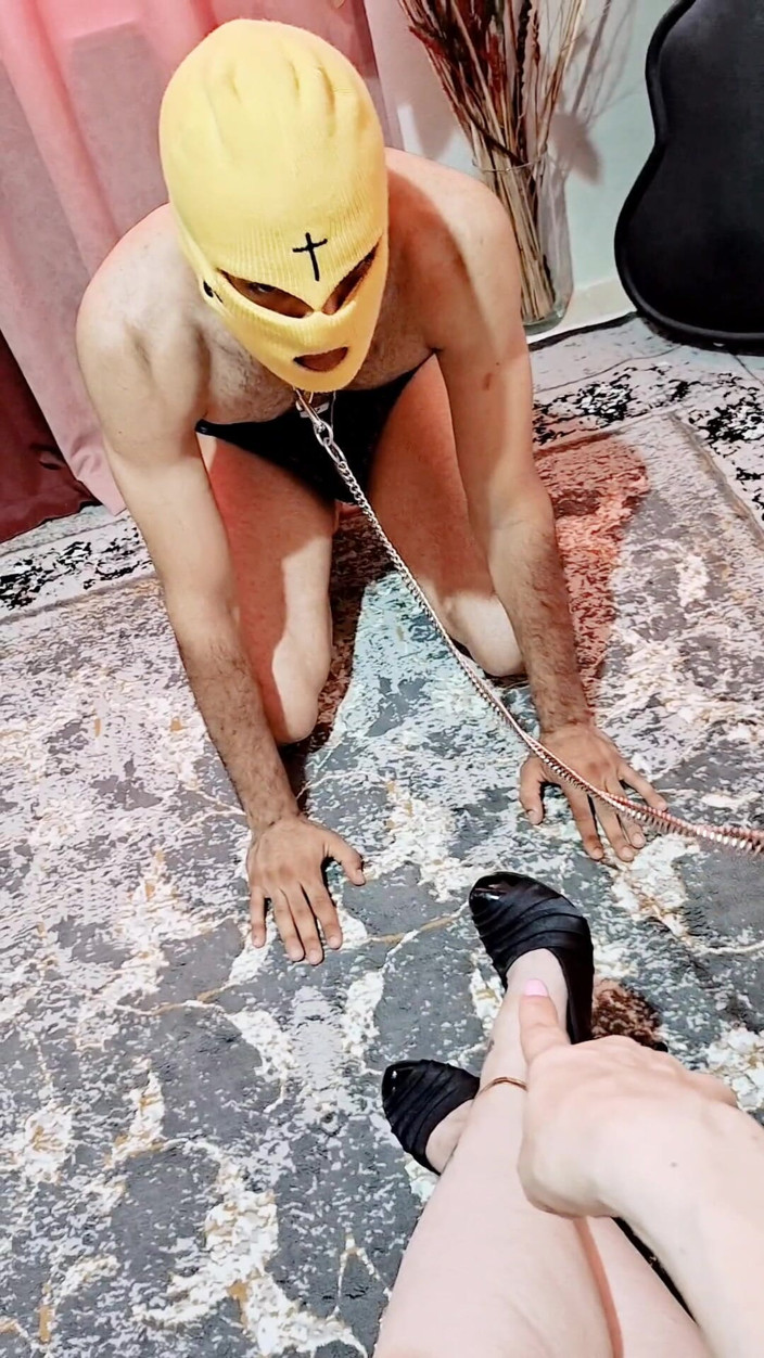 Miss lilith: Herrin fruit spucken, fütterung &intensive fußanbetung, schuhküsse-bdsm-session teil 4