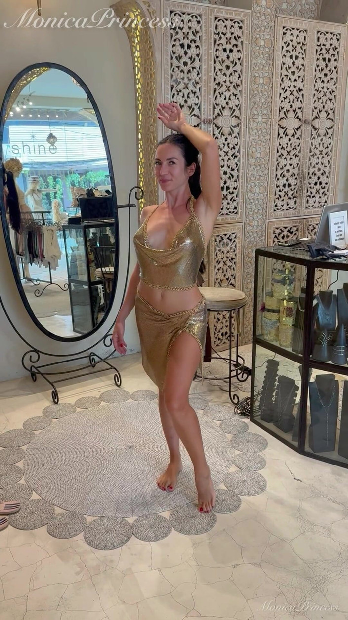 Princess Monica: Vestiti sexy di sexy di sexy