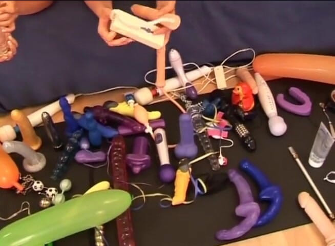 Lesbo Tube: Horny lesbian sluts reaching orgasms in foursome
