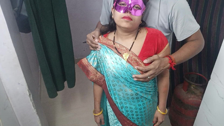 Hindi-Sex: Sâni mari matură sexy indiană bhabhi cu fund perfect suculent...