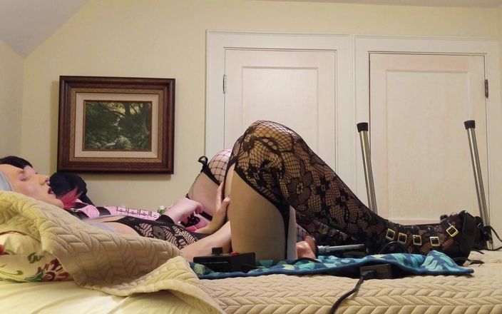Sissy Bailey Wilde: Crossdresser e mulher trans usando máquina de foder - compilação 3
